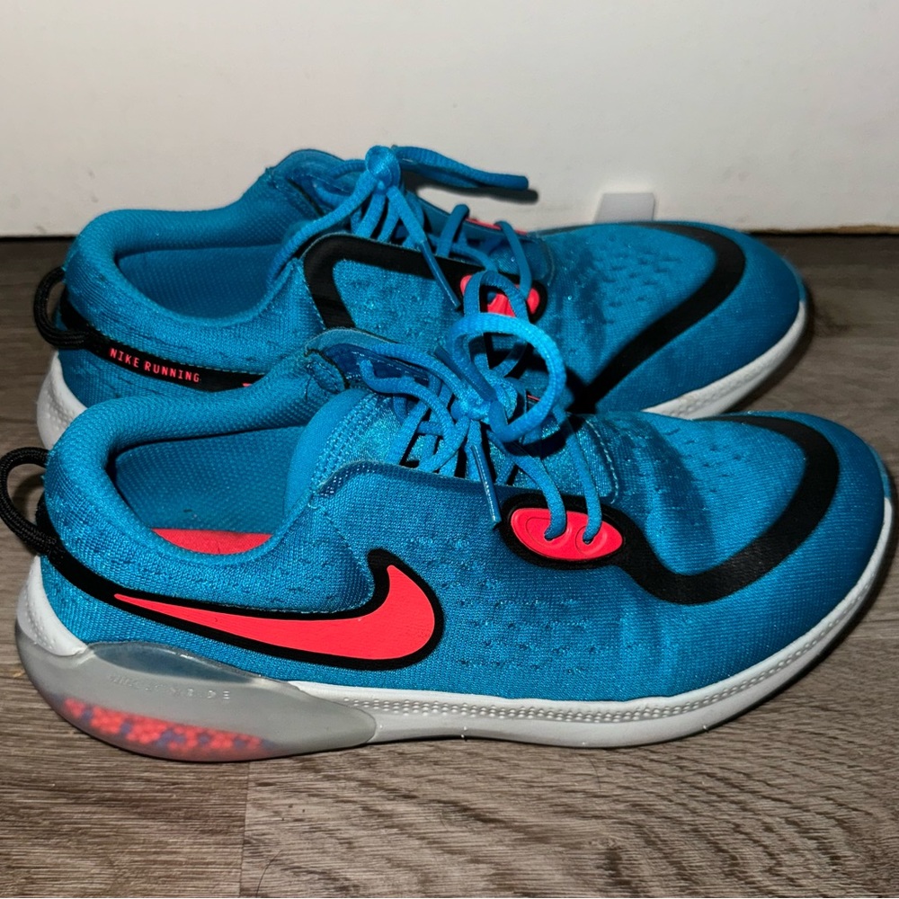 Nike Joy Ride sz 4 Youth
